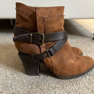 WOMENS SIZE 9, BOOTS FROM TARGET